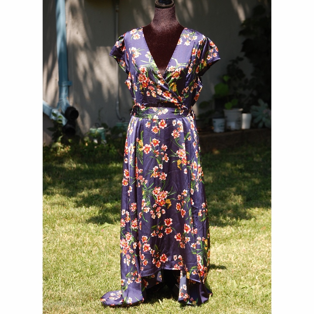 NWT - Boohoo  Cap Sleeve Tie Waist Floral Midaxi Dress